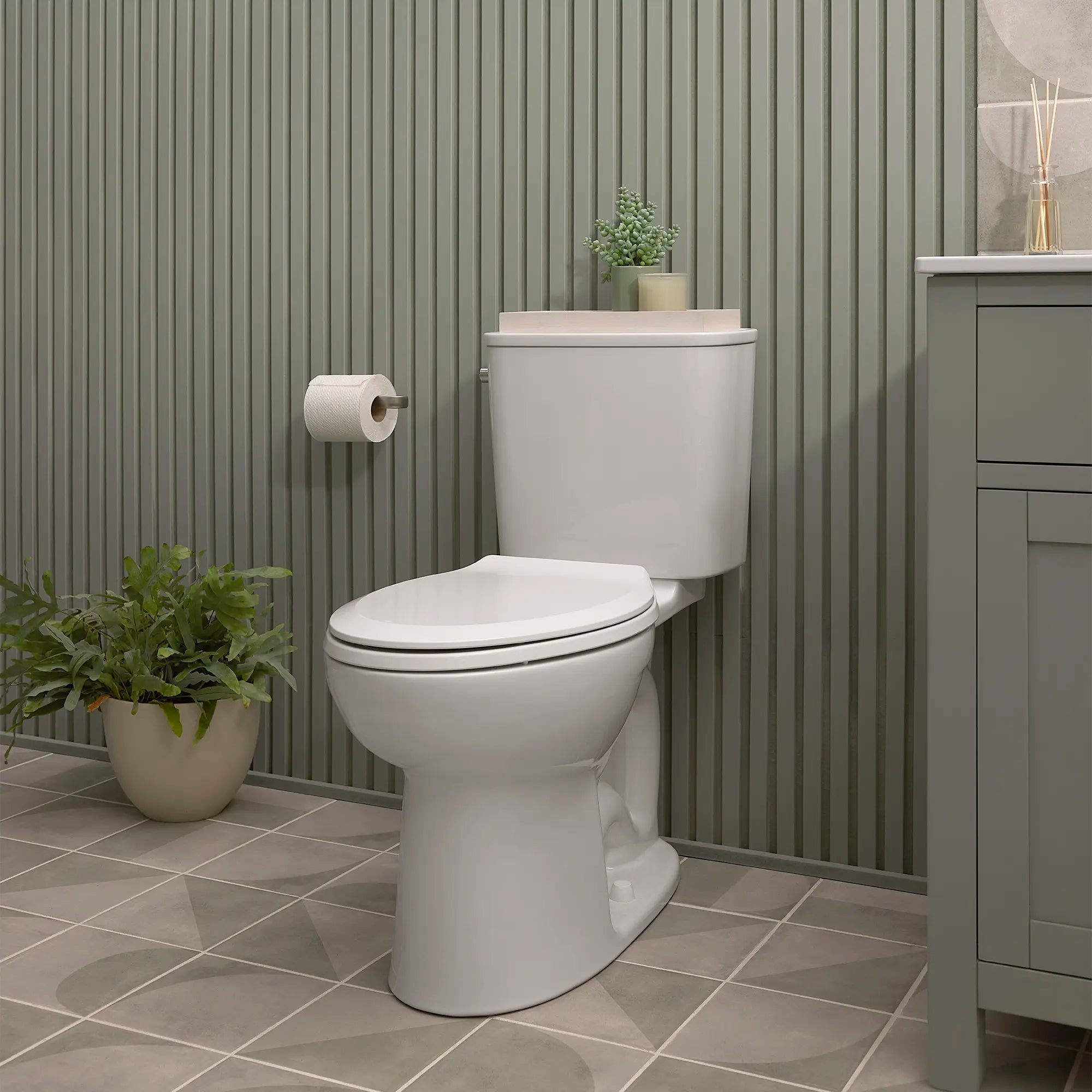 Portapapel Aspirations™ // BRUSHED NICKEL // 232000_Aspirations_EnvironmentCloseUp_250AA809.020_0002_Nov2023_CDNwebp.webp