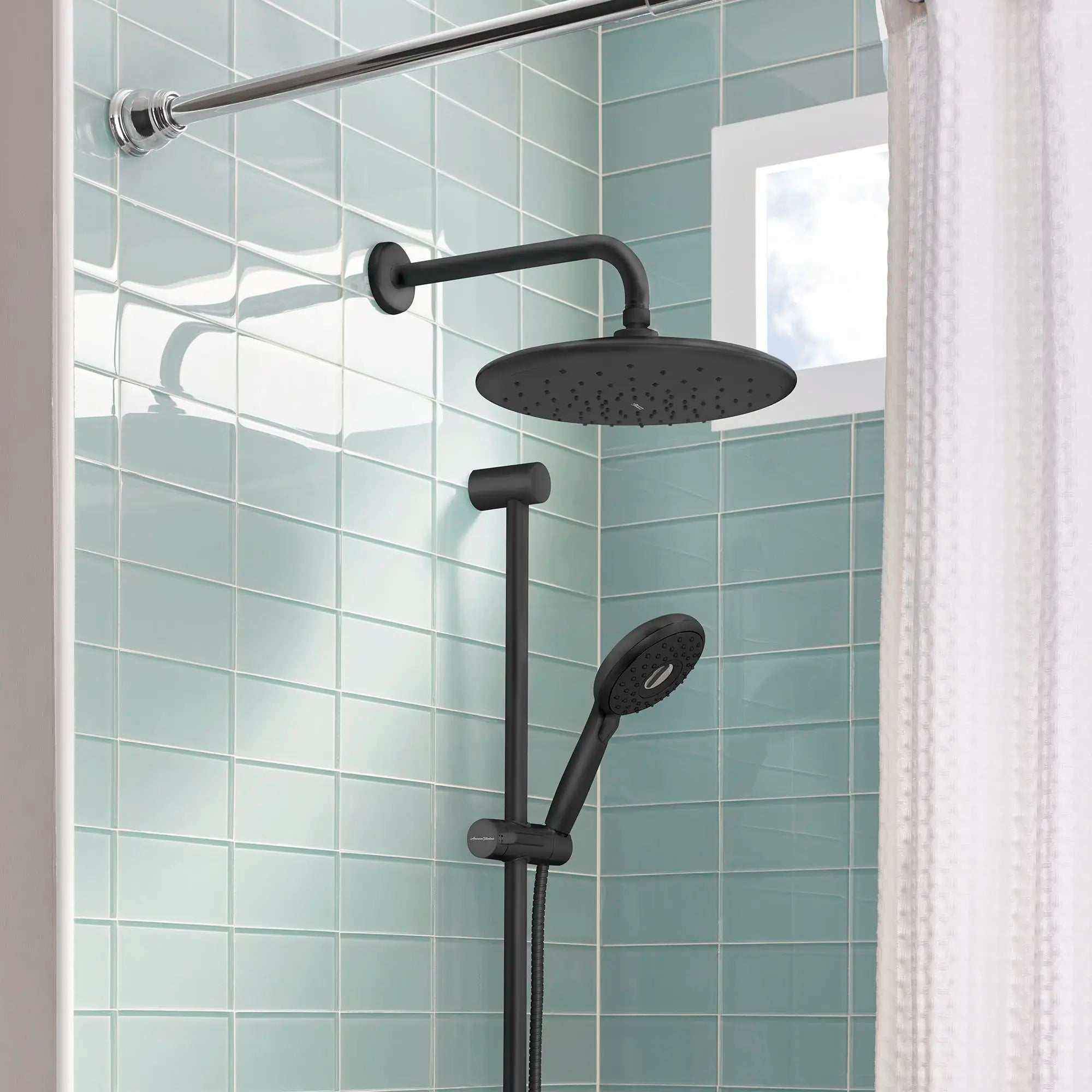 Regadera Spectra® tipo lluvia de 28 cm // MATTE BLACK // 168303_B-1660774.243_9038001.243_CDNwebp.webp