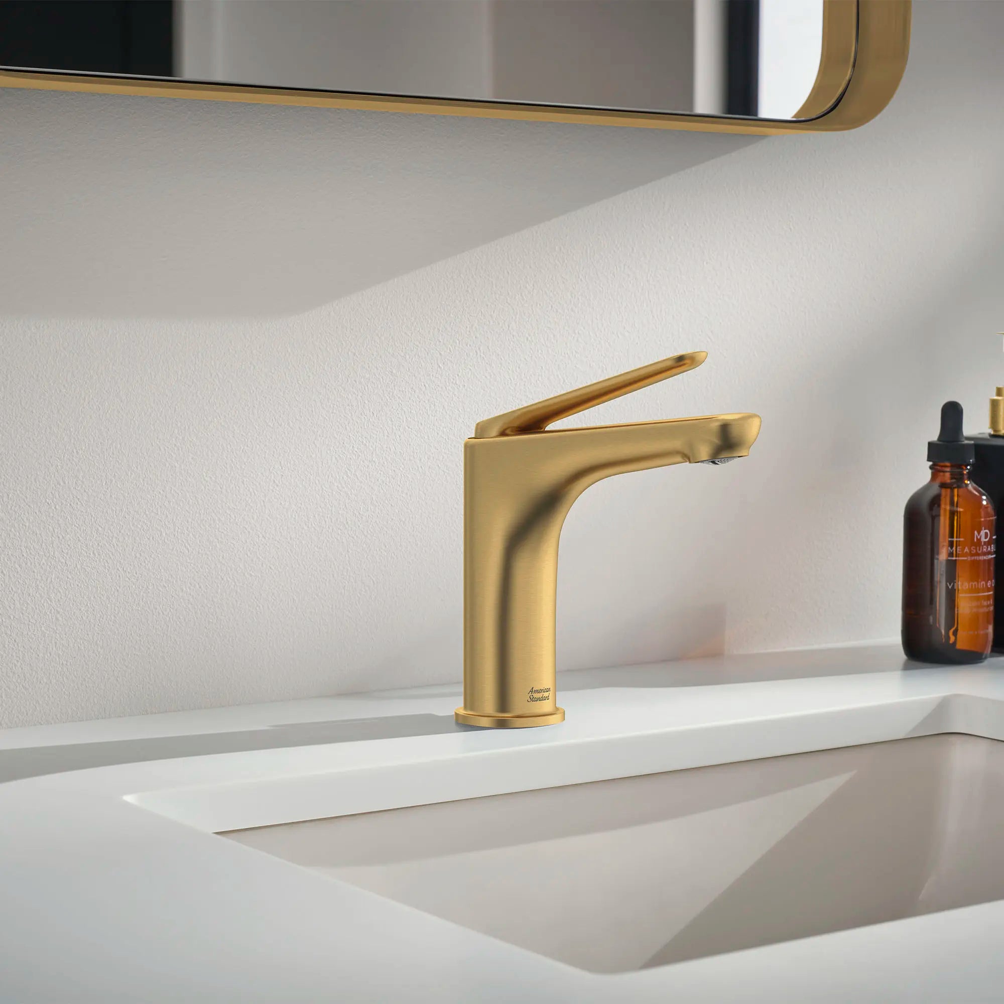 Monomando para lavabo Studio S // BRUSHED COOL SUNRISE // 169410_StudioS_EnvironmentCloseUp_7105121.GN0_0001_Jul2023_0_CDNwebp.webp