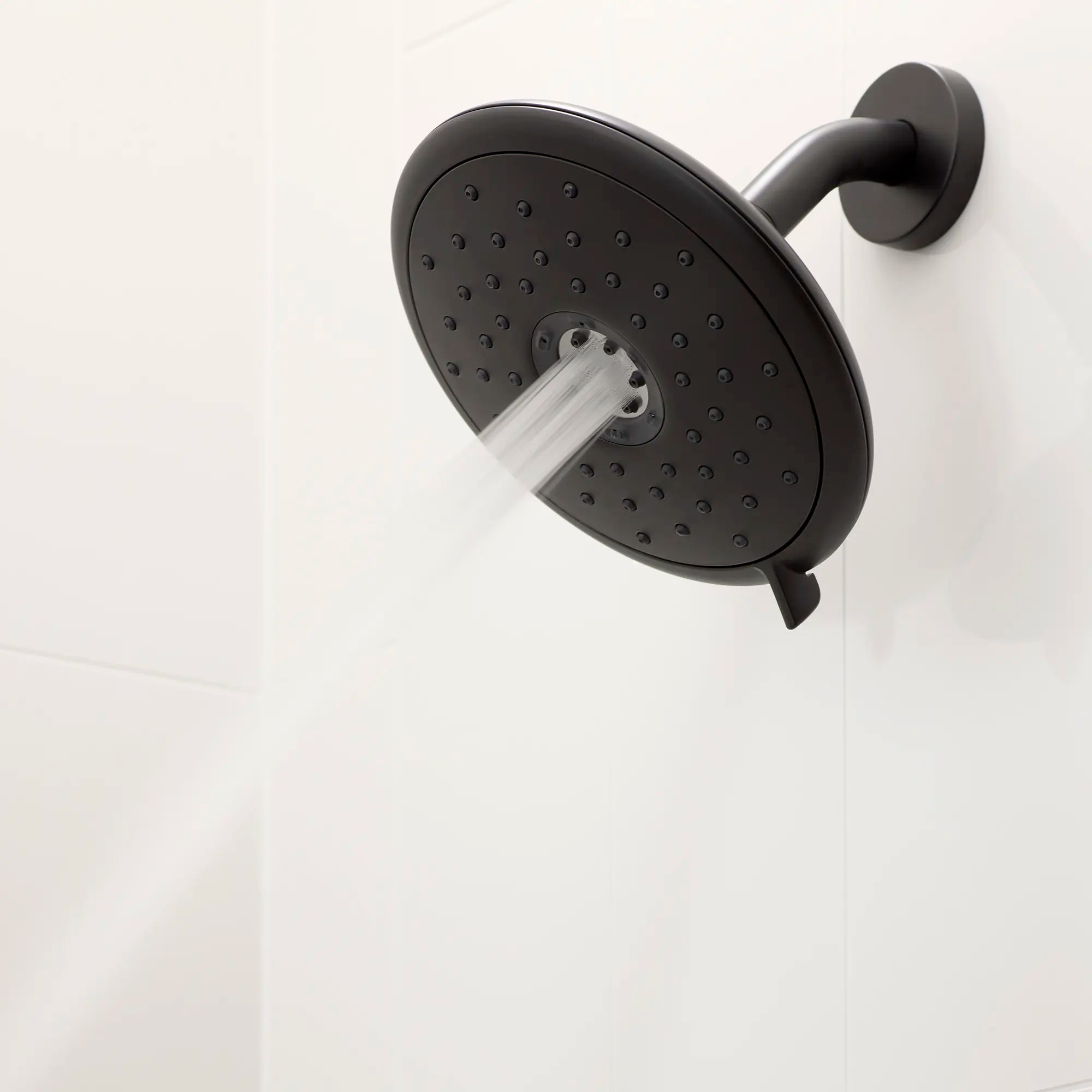 Kit de regadera Aspirations™ // SHOWER / NEGRO MATE // 231940_Aspirations_EnvironmentCloseUp_TU061507.243_0003_Nov2023_CDNwebp.webp
