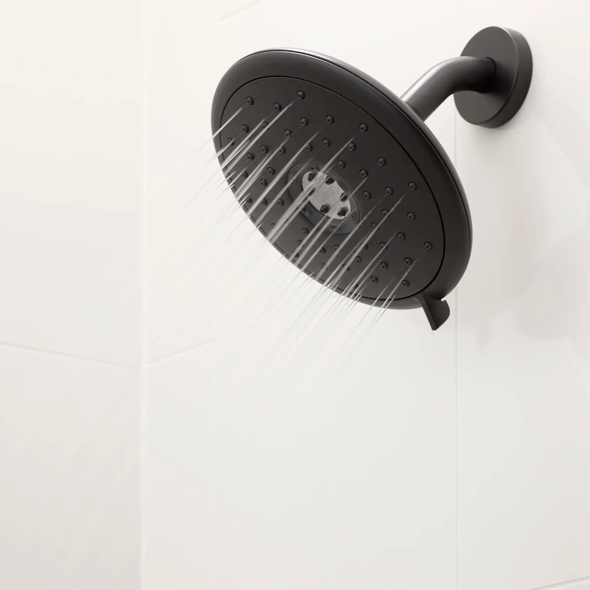 Kit de regadera Aspirations™ // SHOWER / NEGRO MATE // 231942_Aspirations_EnvironmentCloseUp_TU061507.243_0002_Nov2023_CDNwebp.webp