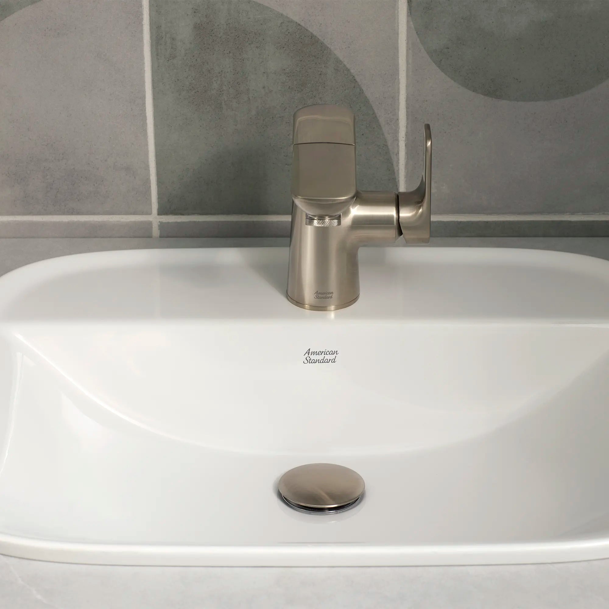 Monomando extraíble para lavabo Aspirations™ // BRUSHED NICKEL // 231976_Aspirations_EnvironmentCloseUp_7061121.295_0001_Nov2023_CDNwebp.webp