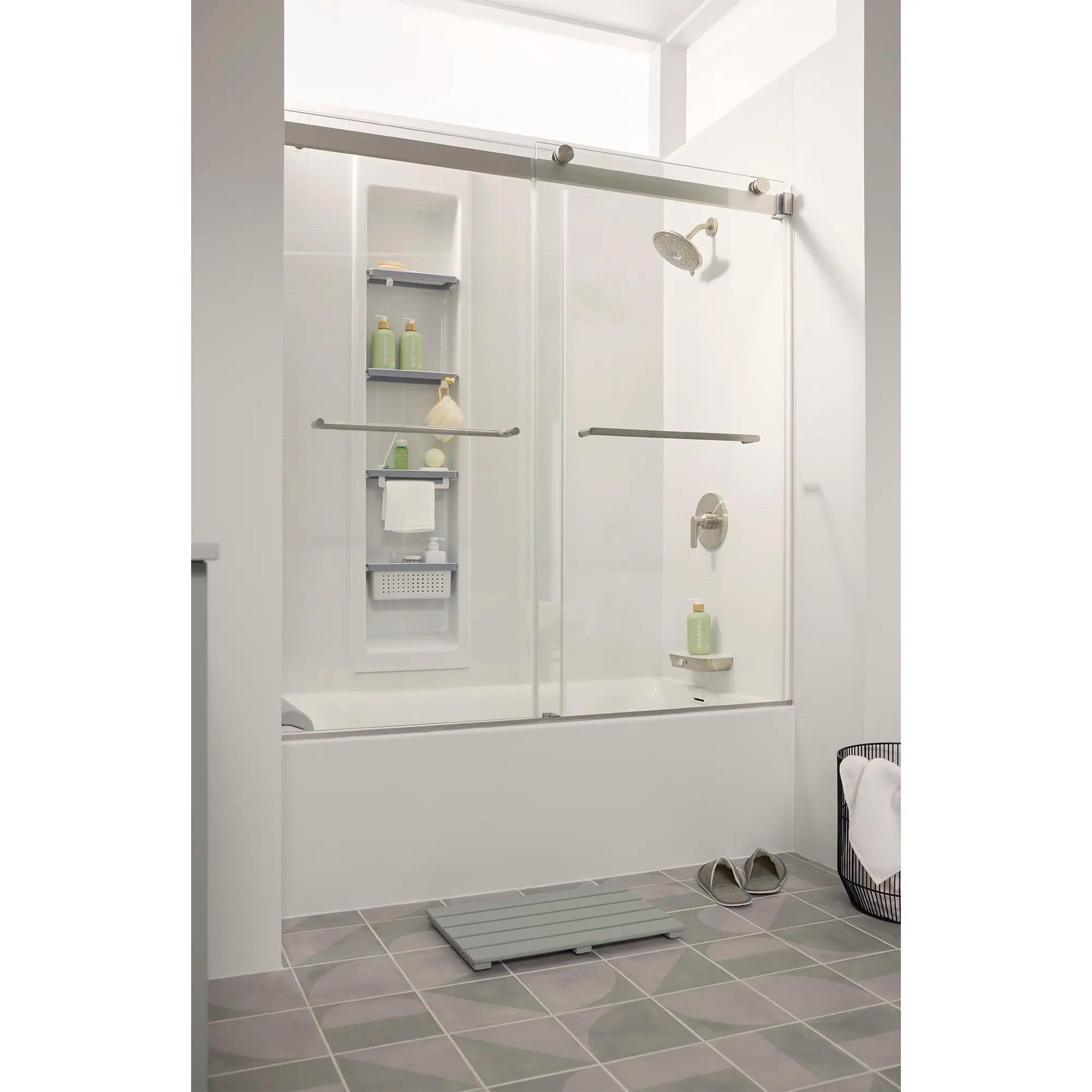 Kit de regadera Aspirations™ // SHOWER / BRUSHED NICKEL // 231997_Aspirations_EnvironmentCloseUp_TU061507.295_8888116.295_2964102.020_7181000_2952BWT32.020_7192000_7194000_AM00853400.295_0001_No_CDNwebp.webp