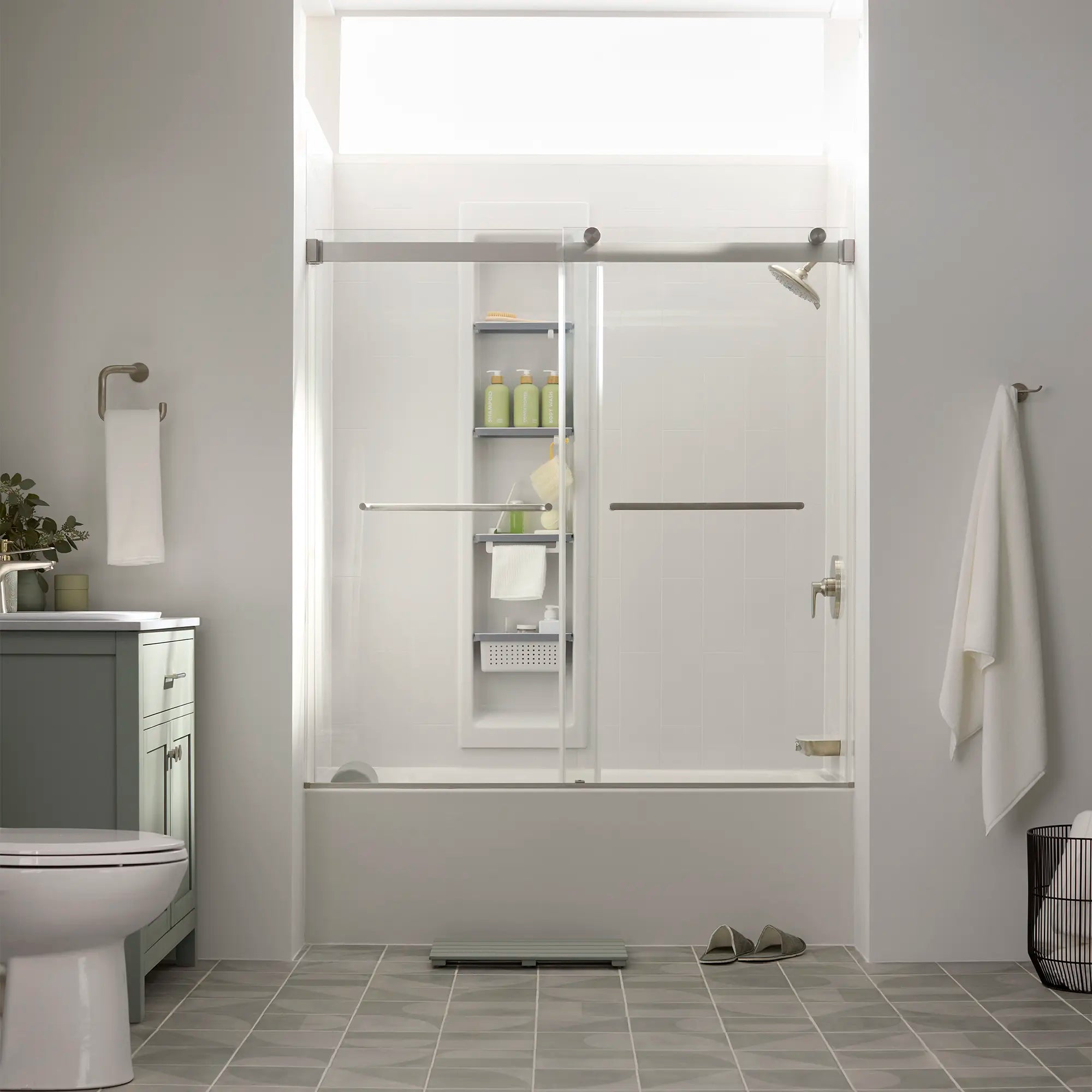 Kit de regadera Aspirations™ // SHOWER / BRUSHED NICKEL // 231998_Aspirations_EnvironmentCloseUp_TU061507.295_8888116.295_2964102.020_7181000_2952BWT32.020_7192000_7194000_AM00853400.295_0002_CDNwebp.webp