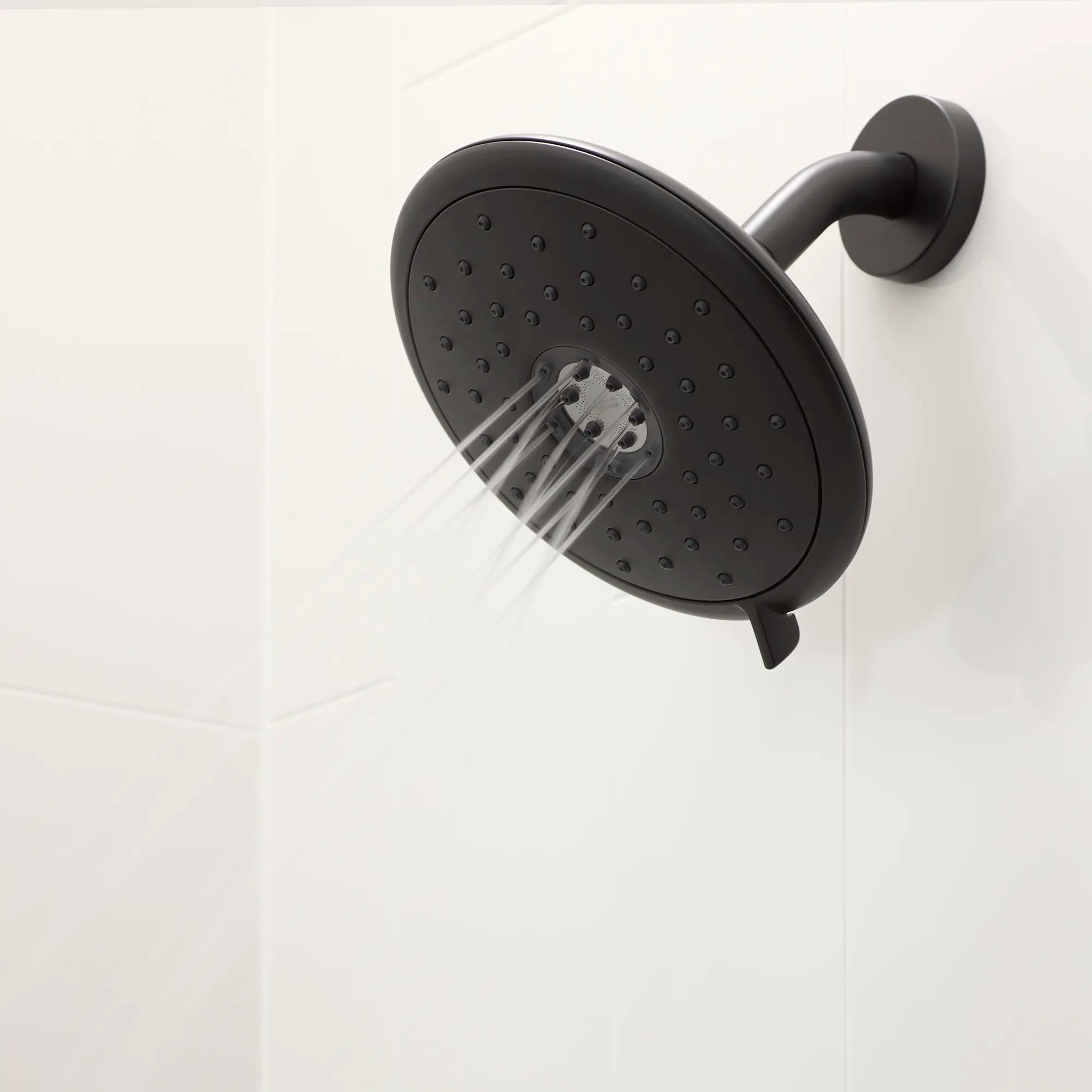 Kit de regadera Aspirations™ // SHOWER / NEGRO MATE // 232008_Aspirations_EnvironmentCloseUp_TU061507.243_0004_Nov2023_CDNwebp.webp