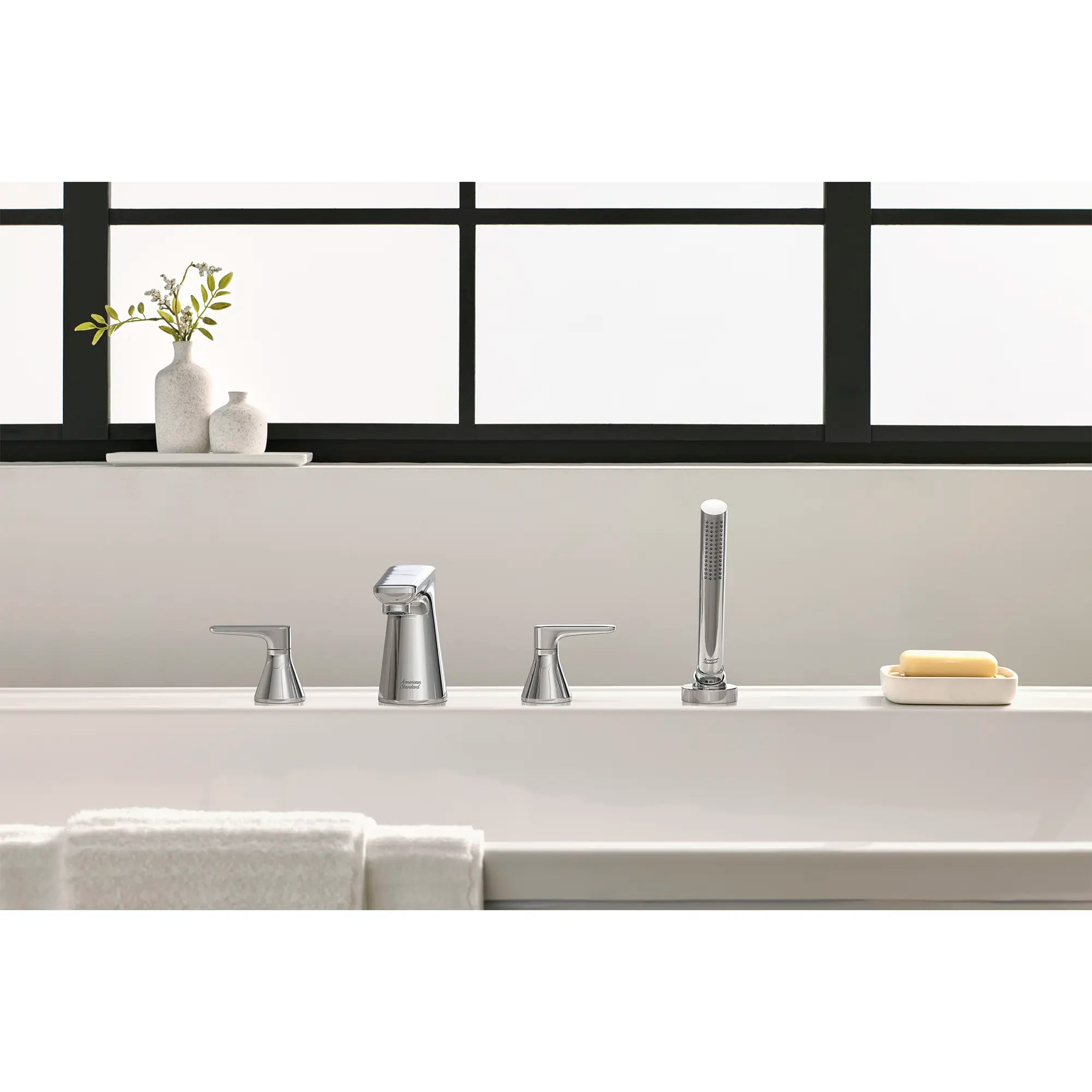Duomando para tina Aspirations™ // POLISHED CHROME // 233892_Aspirations_EnvironmentCloseUp_T061901.002_0001_Nov2023_CDNwebp.webp