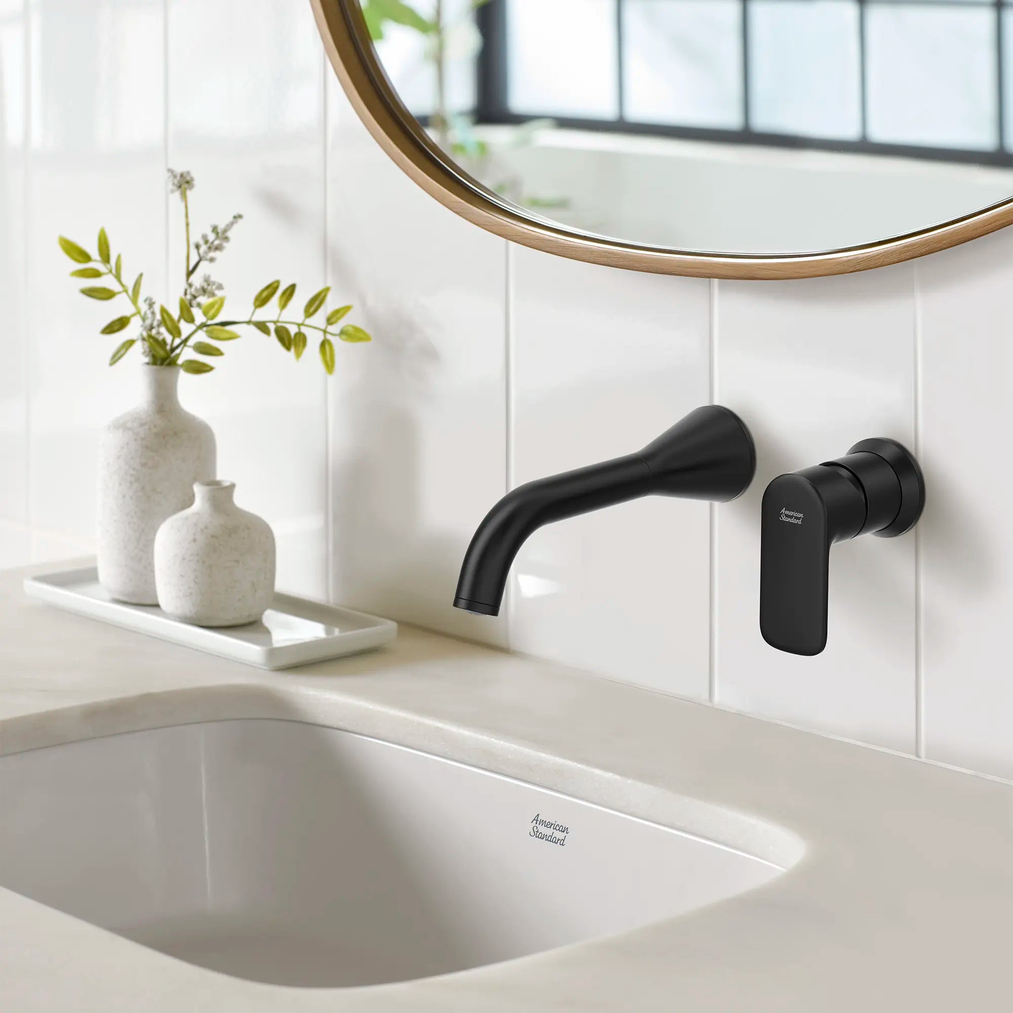 Monomando para lavabo Aspirations™ de montaje a pared // NEGRO MATE // 233912_Aspirations_EnvironmentCloseUp_7061461.243_1607000.020_0001_Nov2023_CDNwebp.webp