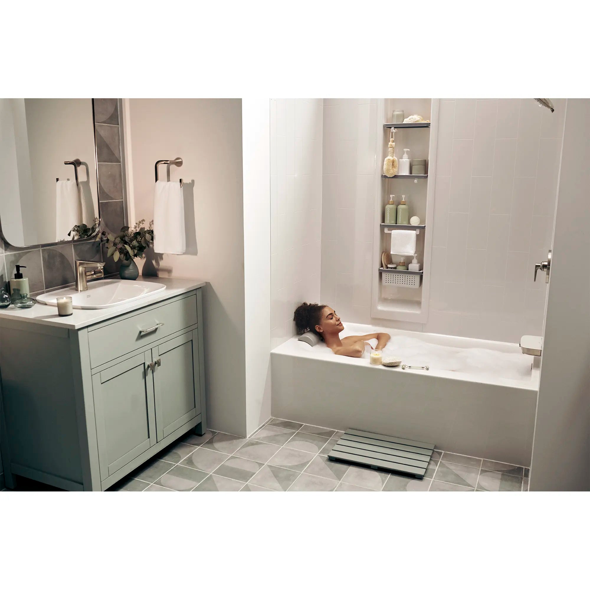 Kit de regadera Aspirations™ // SHOWER / BRUSHED NICKEL // 234020_Aspirations_Lifestyle_2964102.02_7194000.020_7192000.020_7061190.295_TU061500.295_TU061507.295_1721001.020_2952BWT32.020_8888116.295_0001_Dec2023_CDNwebp.webp