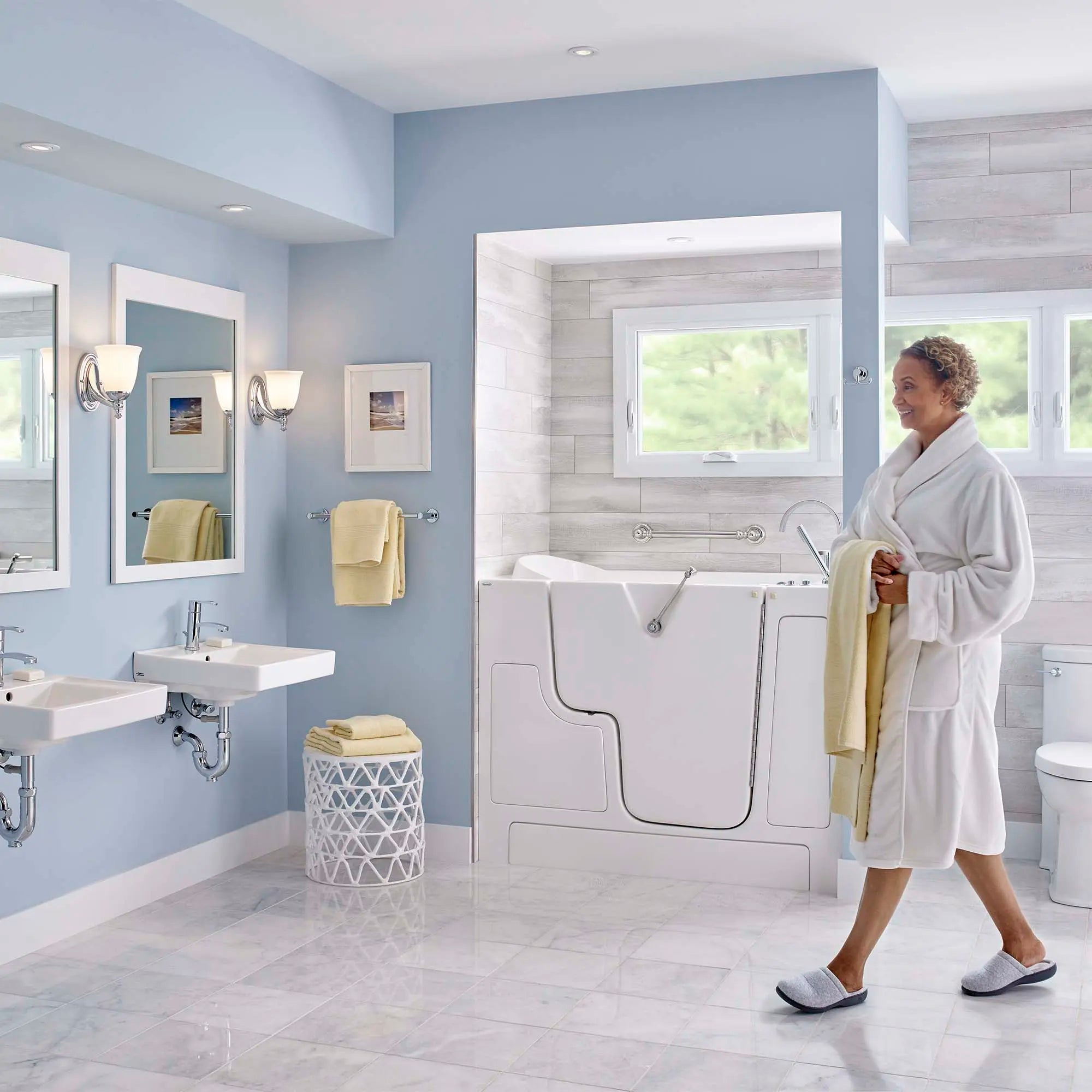 Decorum® Wall-Hung EverClean® Sink With Center Hole Only // WHITE // 258816_L-9024001EC020_CDNwebp.webp