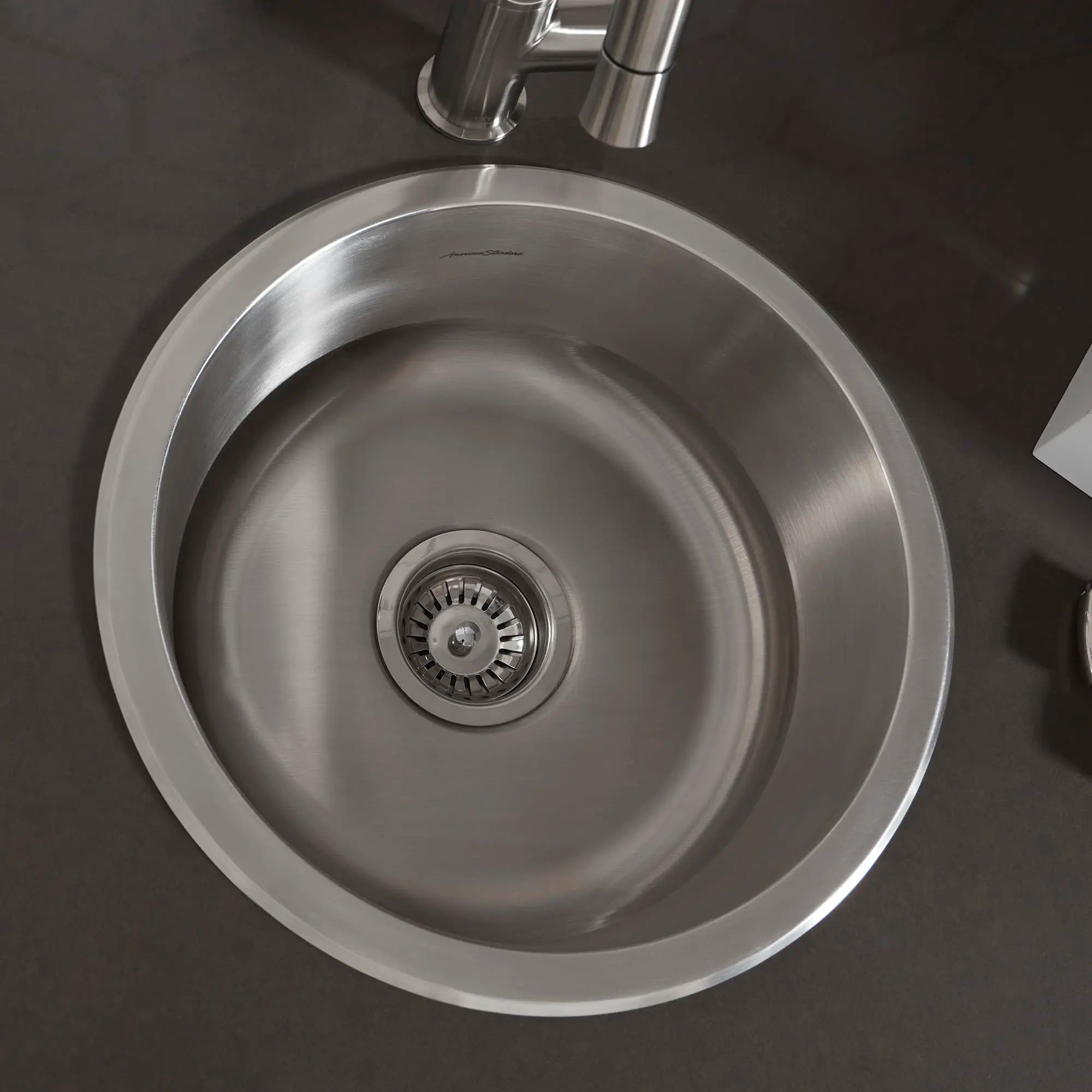 Tarja para cocina Portsmouth de acero inoxidable de 407 x 407 mm // ACERO INOXIDABLE // 68992_B-18SB7001600S075_CDNwebp.webp