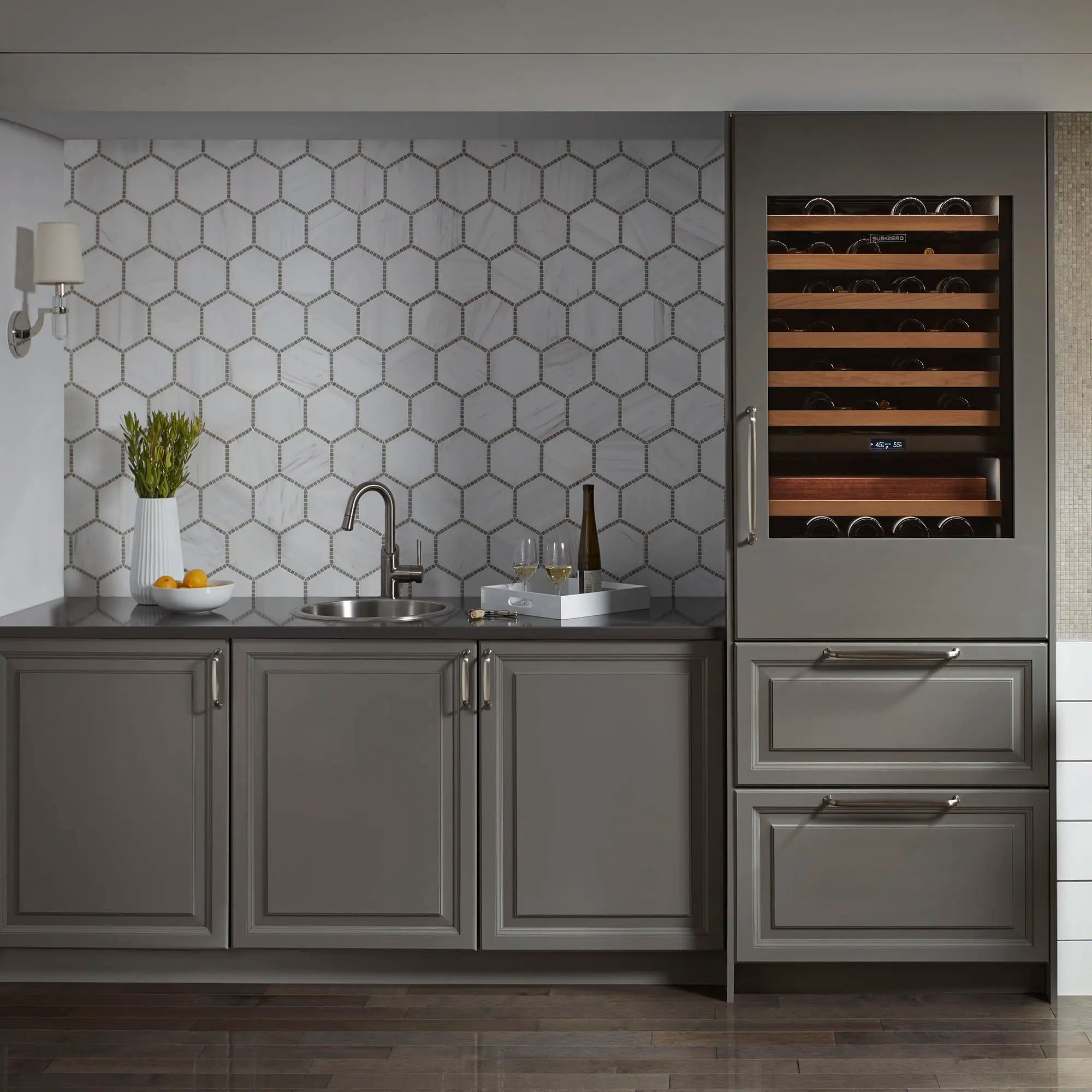 Tarja para cocina Portsmouth de acero inoxidable de 407 x 407 mm // ACERO INOXIDABLE // 69002_B-18SB7001600S075_1_CDNwebp.webp