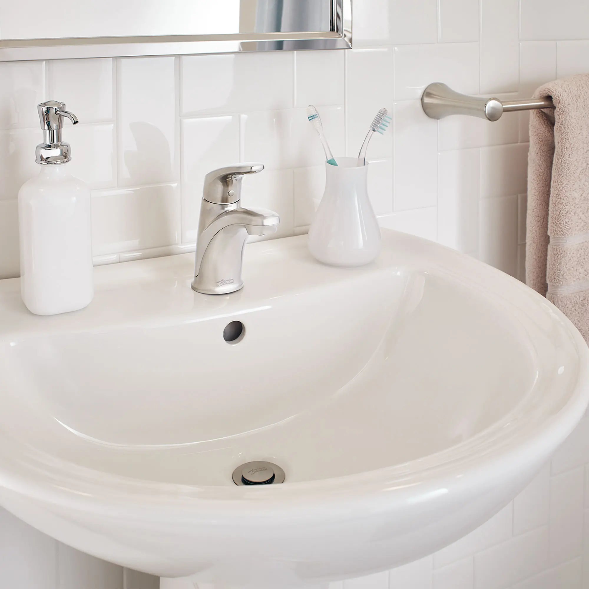 Monomando para lavabo Colony® Pro // BRUSHED NICKEL // 76359_B-7075100295_CDNwebp.webp