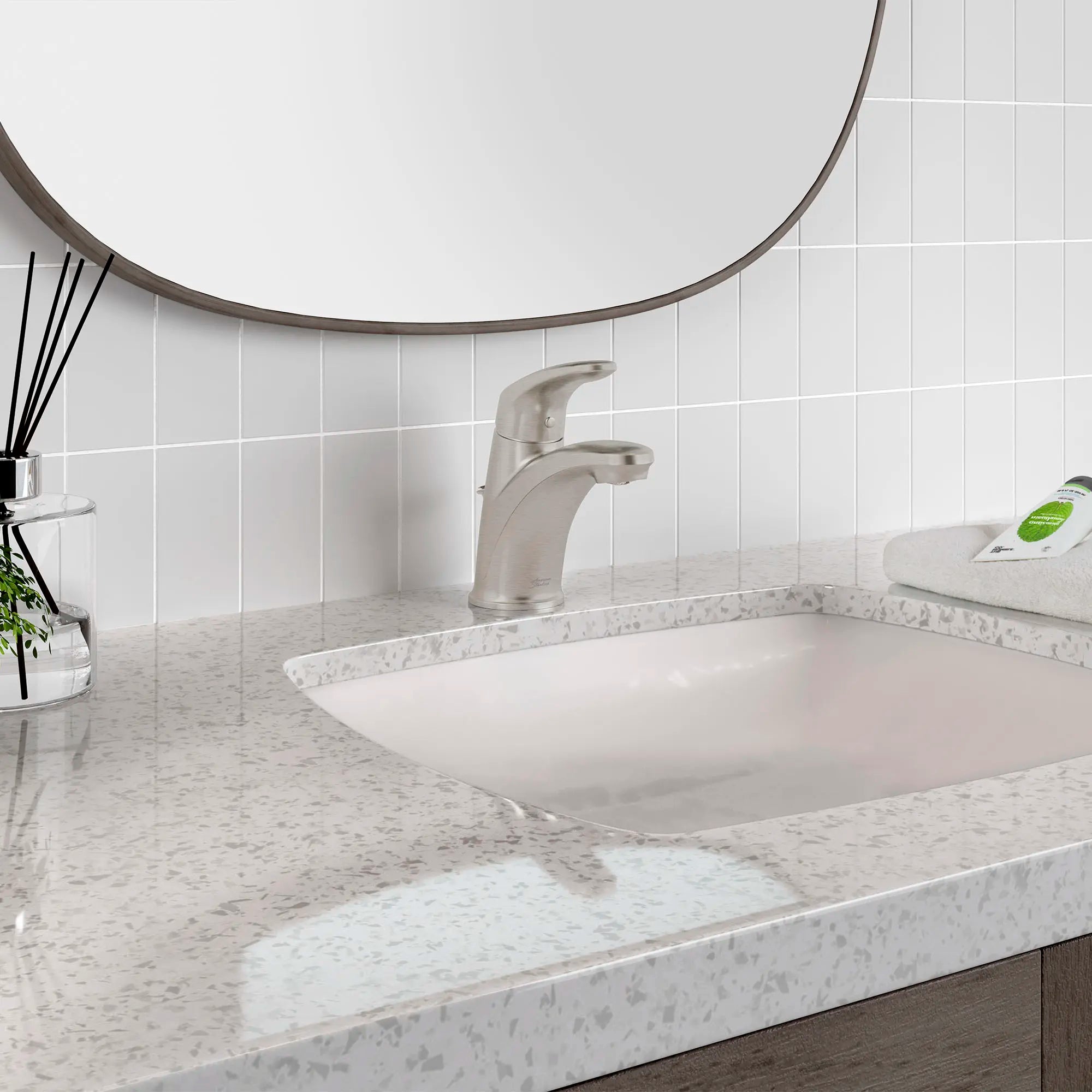 Monomando para lavabo Colony® Pro // BRUSHED NICKEL // 76383_B-7075100295_3_CDNwebp_14e2fc29-bcd5-4b76-a945-22629fa8e56d.webp