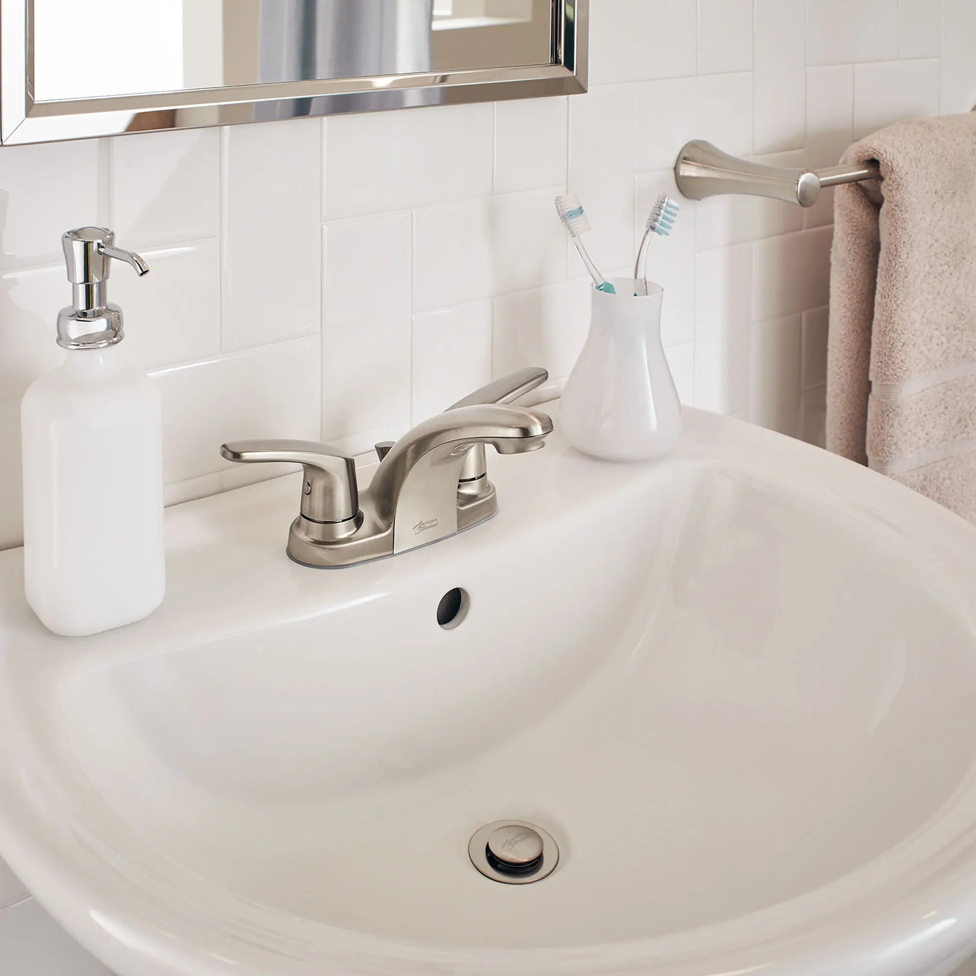 Duomando para lavabo Colony® Pro // BRUSHED NICKEL // 76399_B-7075200295_7075202295_7075205295_CDNwebp_e3f9e955-9b1b-4c73-ba0e-a90cd82e6933.webp
