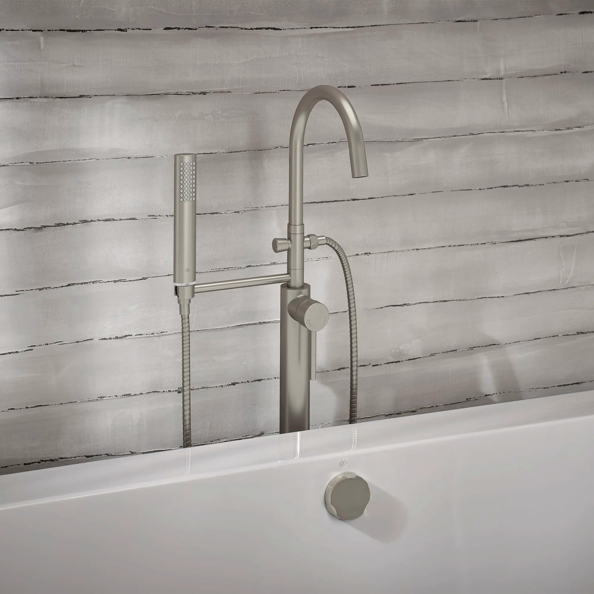 Llave para tina a piso Serin® // BRUSHED NICKEL // 86728_B-T064951.295_CDNwebp.webp